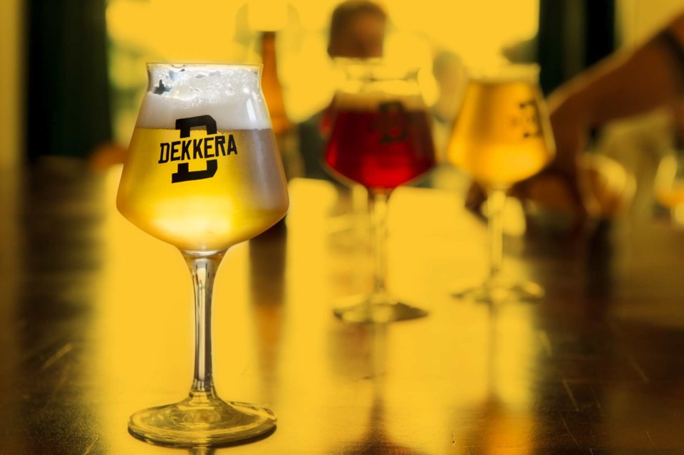 Verre de la bièrerie Dekkera - Design logo par TAVU